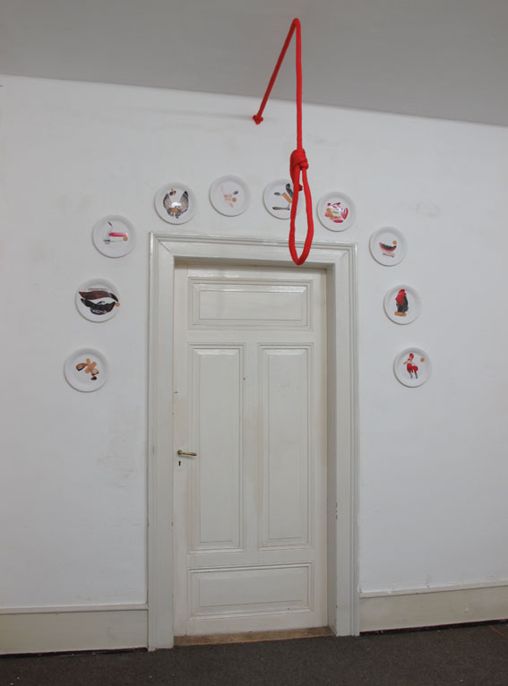 Installation Intervention with a red rope, Pflaster 1-10